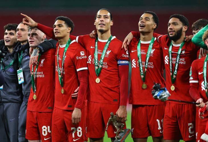 爱游戏体育平台-英超球队争夺欧冠资格激烈展开