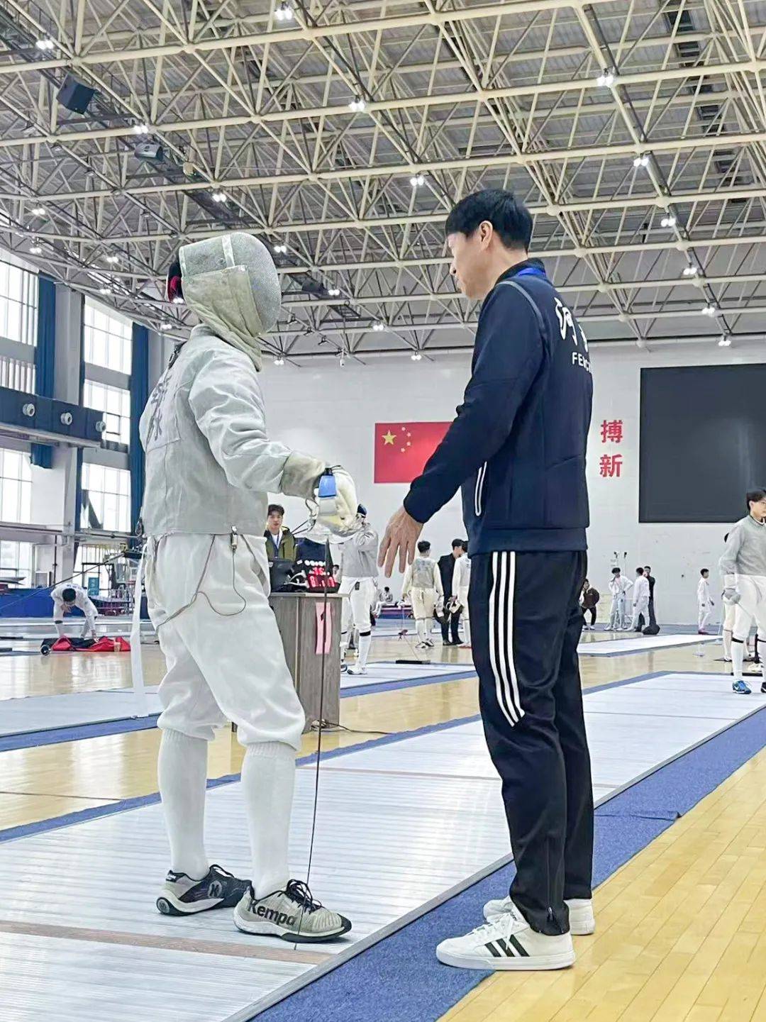 爱游戏娱乐平台-全国青少年击剑锦标赛，剑尖上的青春战斗