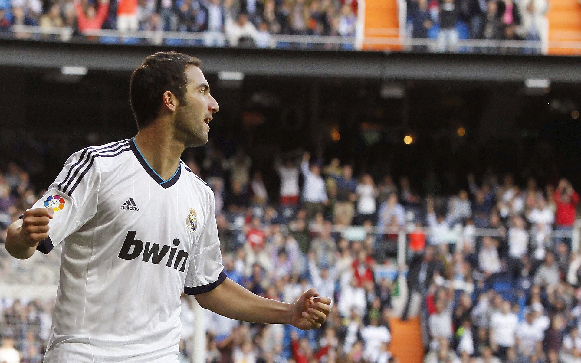 爱游戏中国官方登录入口网站-英超豪门展现领导力，争夺联赛冠军，英超土豪