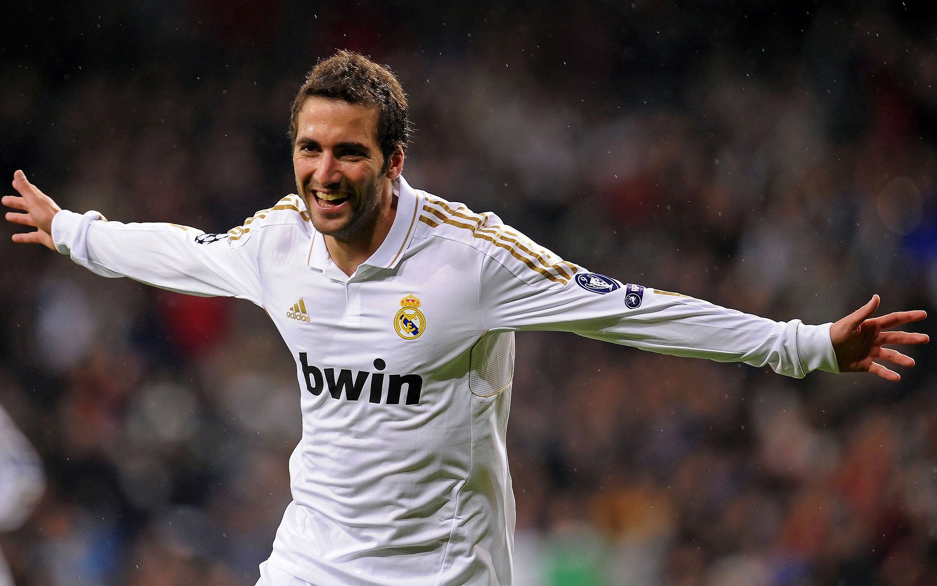 爱游戏体育-英超豪门强势引援，深度补强争冠阵容，英超落寞豪门