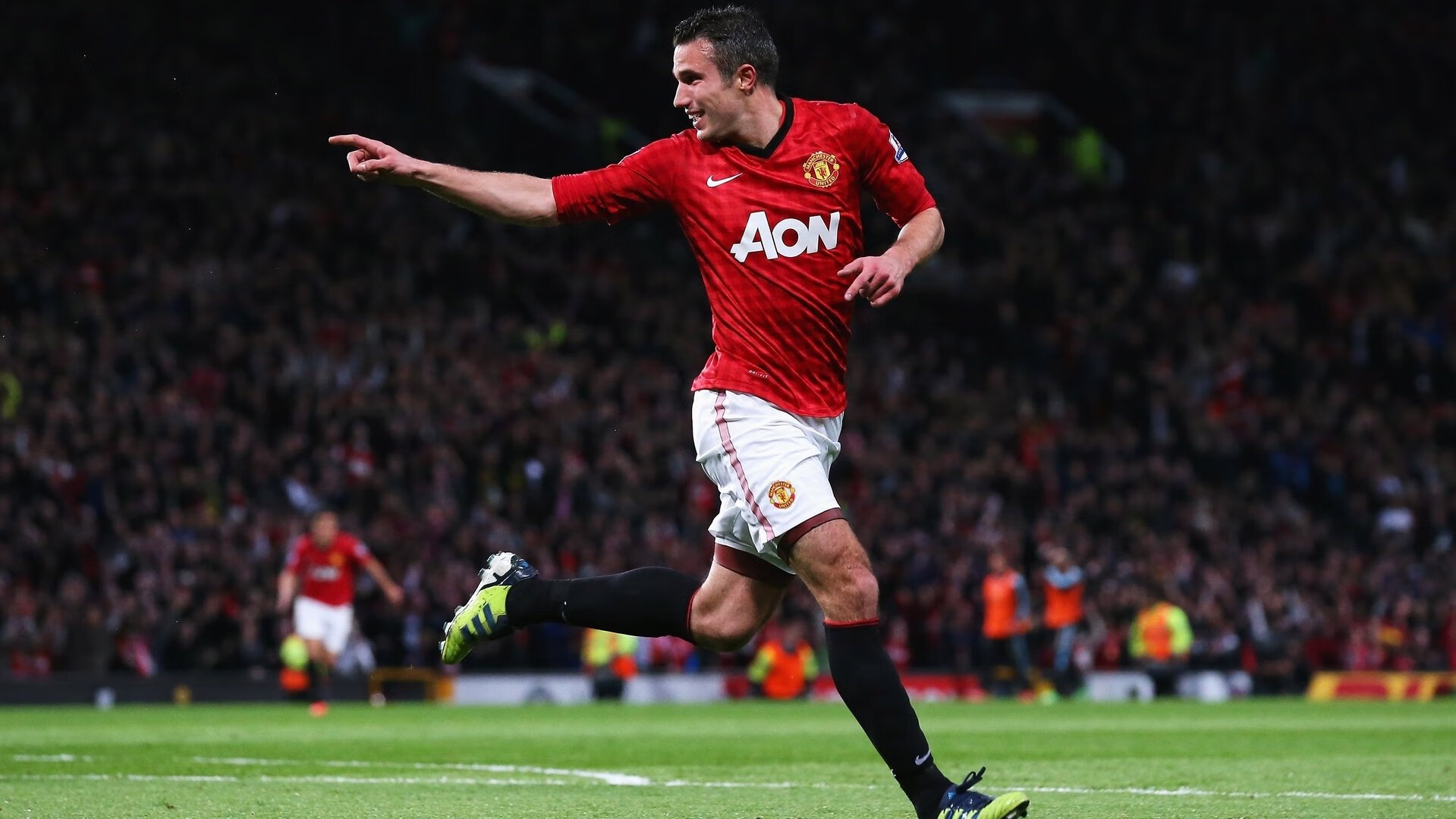 爱游戏平台-法甲球队通过大数据优化边路突破战术，法甲边锋