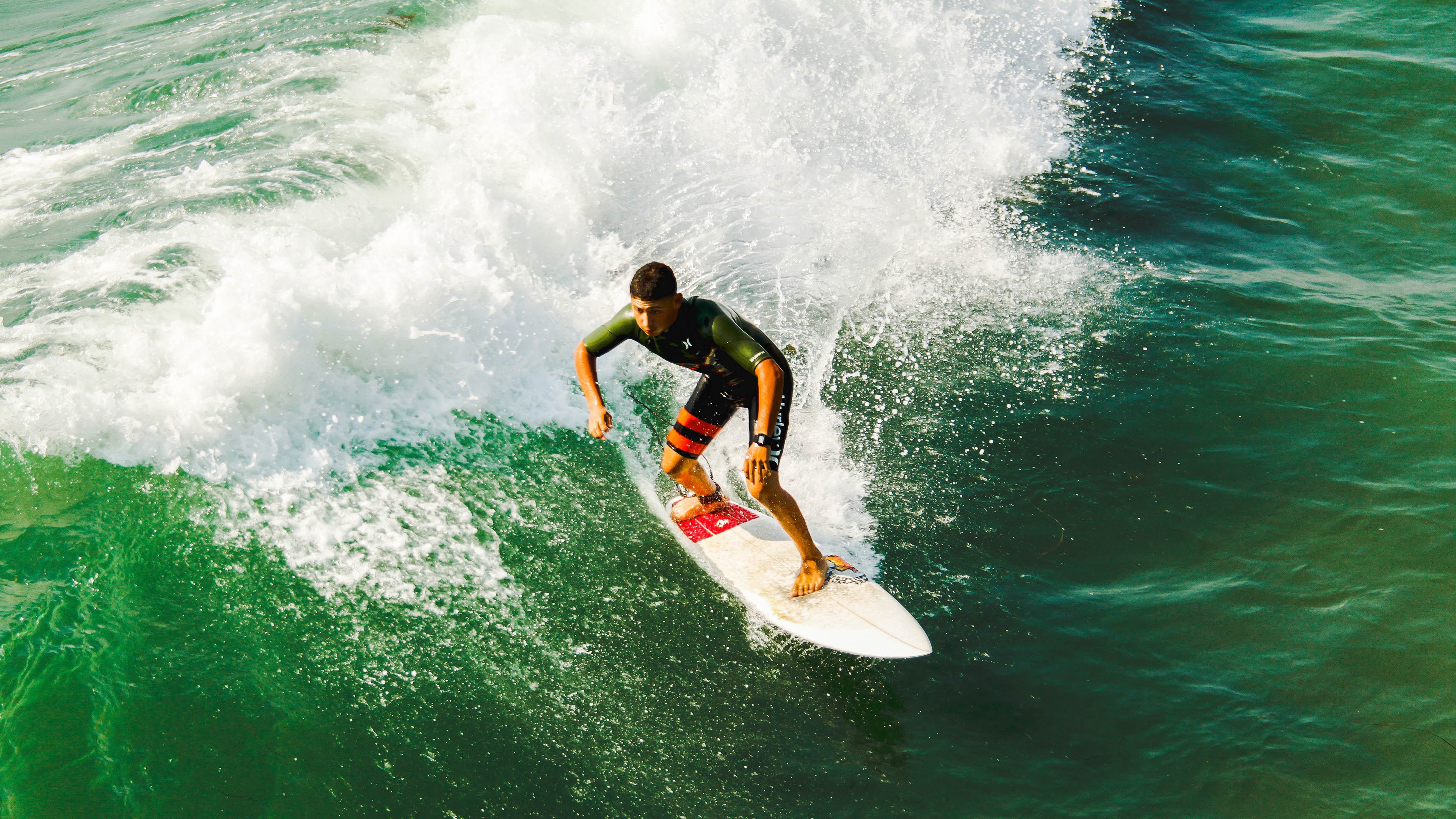 球场外的公益力量：足球推动社会责任的新维度，足球场意义